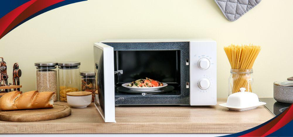 Reheating food in the best-priced Midea microwave oven in the Philippines